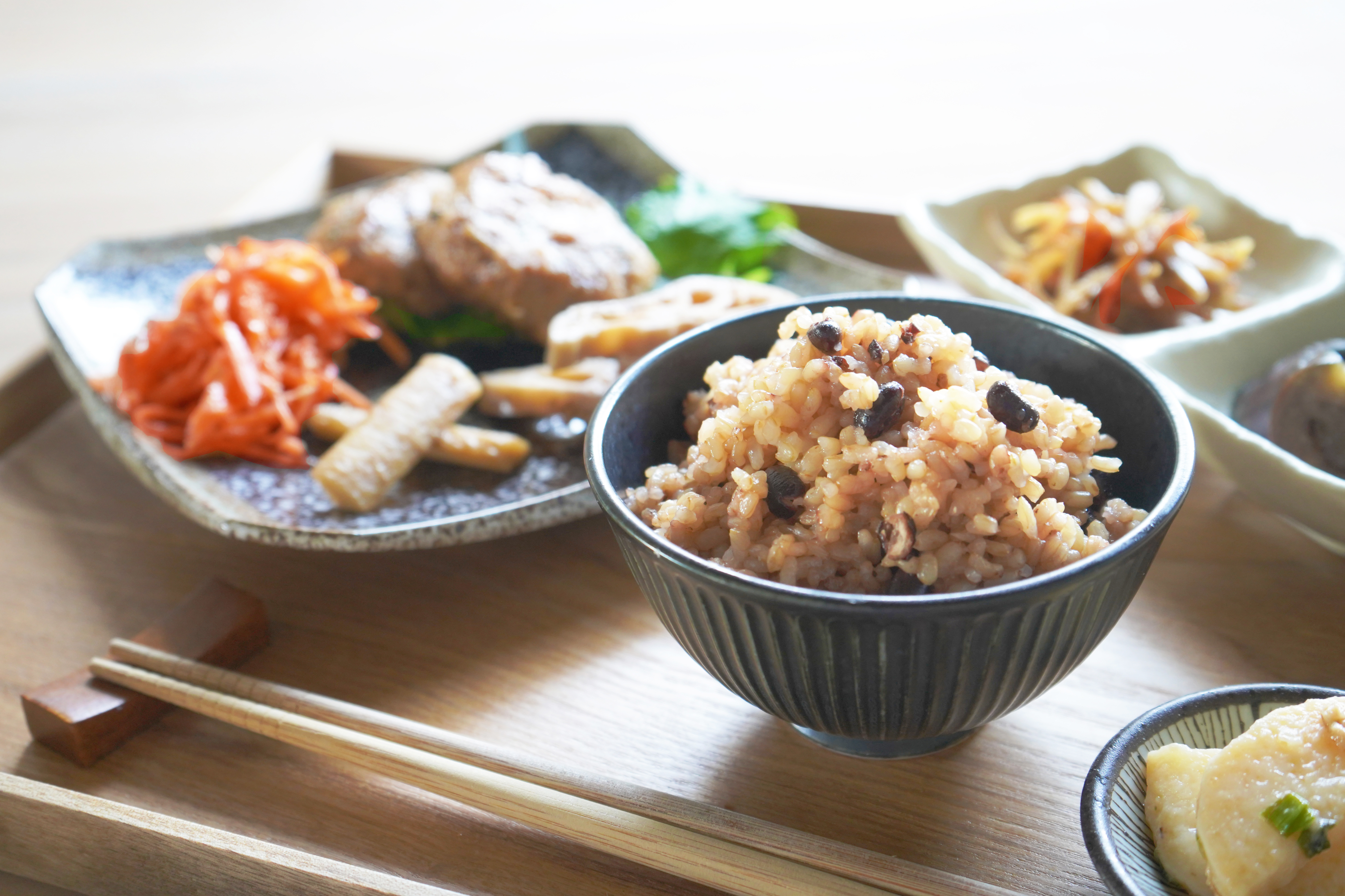 倒産は過去最多。その裏で「一点で勝つ小さな店」が目立ち始めた